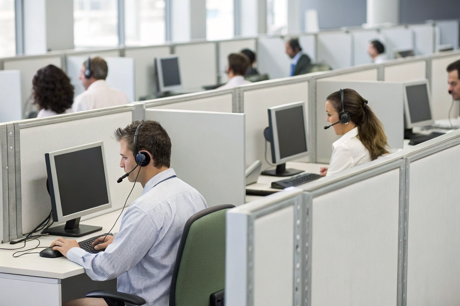 Call center with operators and 24/7 coverage.