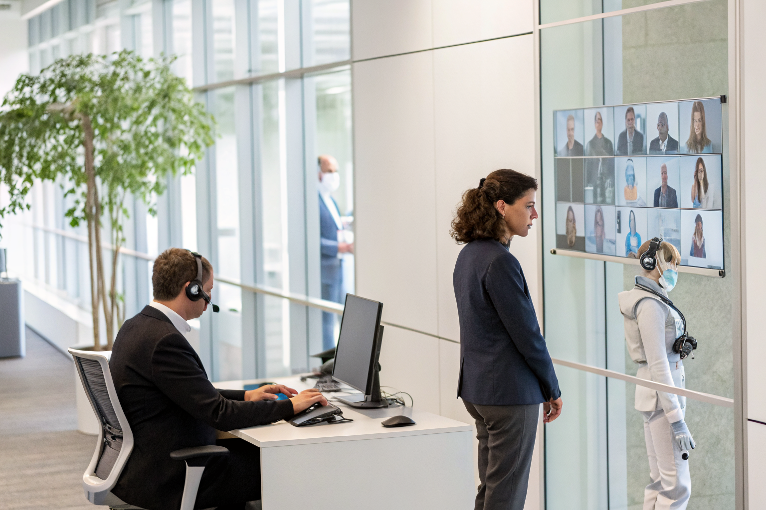 Timeline showing 40-hour human vs. 168-hour AI coverage in office.